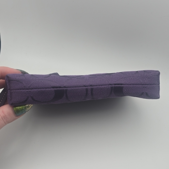 Coach Purple Signiture Monogram W/ Silver Hardware Wristlet W/ Hang Tag (NWOT)💜 - Picture 6 of 9